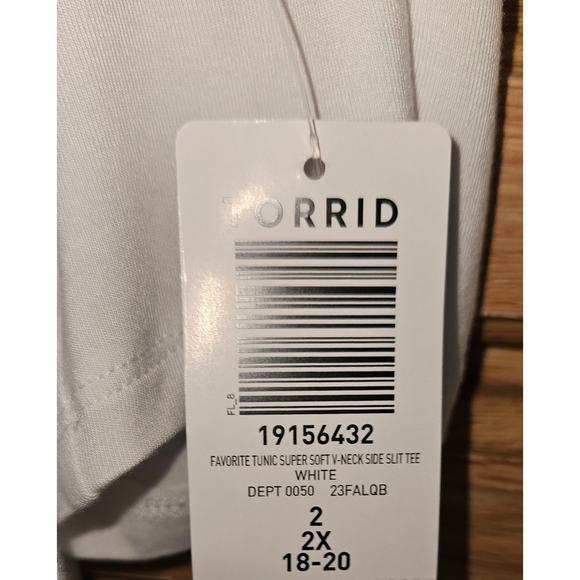 Torrid White Asymmetrical Short Sleeve T-Shirt - Picture 14 of 16